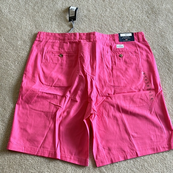 Vineyard vines pink khaki shorts. Size 42 never worn. Still has tag. - Picture 2 of 3